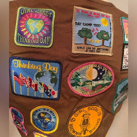 Girl Scouts USA Brownies Vest With Patches - Medium 10/12 - Vintage 90’s - Picture 7 of 11
